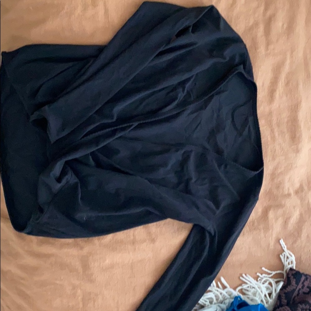 Lululemon black v neck top